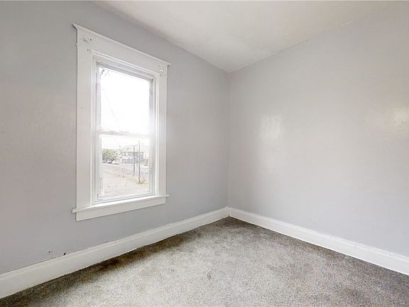 4th image of 1377 E Delavan Ave