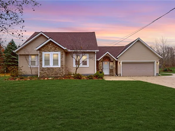 2761 Oak St, Willoughby Hills, OH 44094