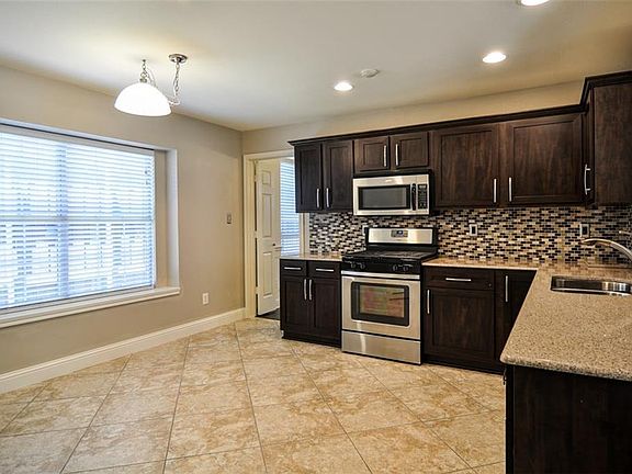 5th image of 4812 Holly Berry Dr