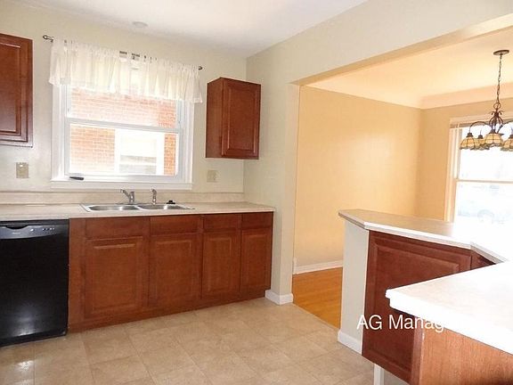 3rd image of 20863 Lennon St