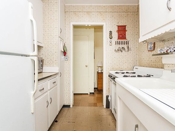 3rd image of 3343 14th St APT 2C
