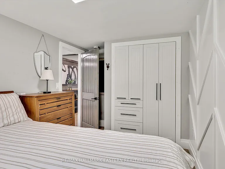 504 Pine Point Ln — Photo 17