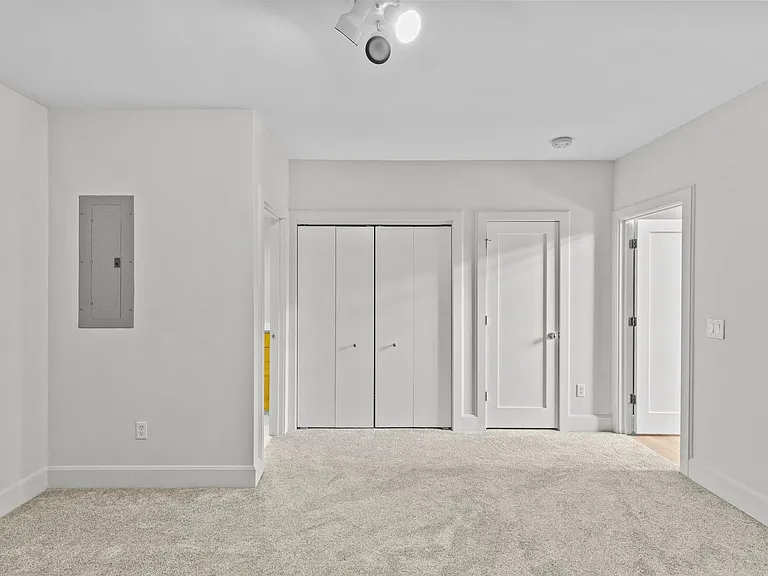 420 Queens Rd #7 — Photo 20