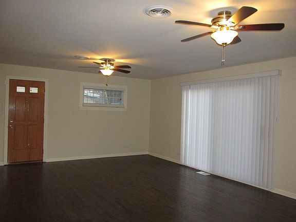 3rd image of 205 Winters Dr