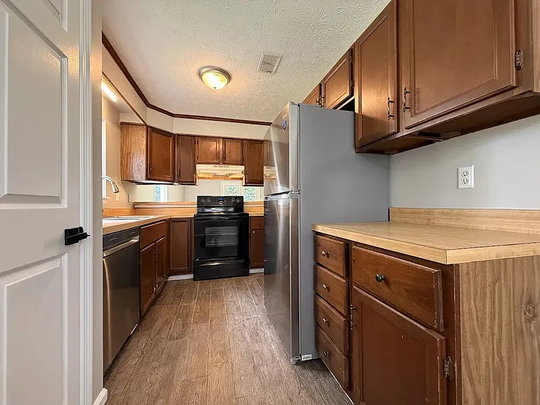 145 Cumberland Ct — Photo 2