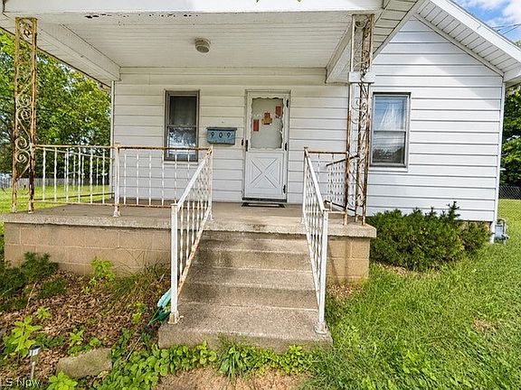 2nd image of 909 23rd St