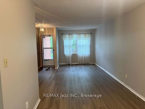 2nd image of 5 Turnberry Cres