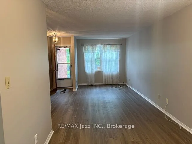 5 Turnberry Cres — Photo 2