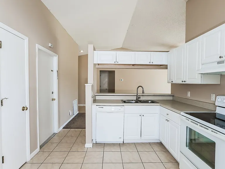 10818 Peppersong Dr — Photo 9