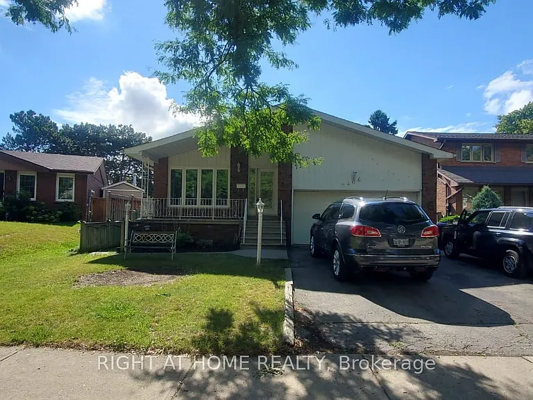 2406 Poplar Cres — Photo 1