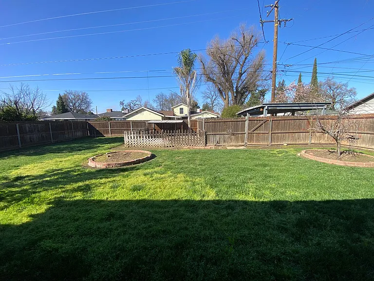 801 S Sowell St — Photo 21