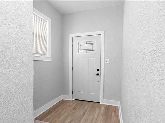 4th image of 1302 College Ave