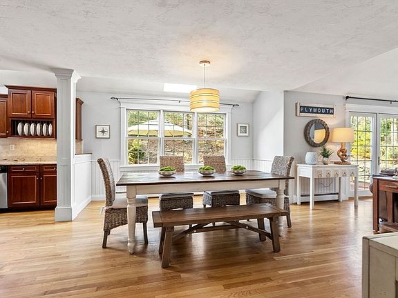 5th image of 115 Watercourse Pl