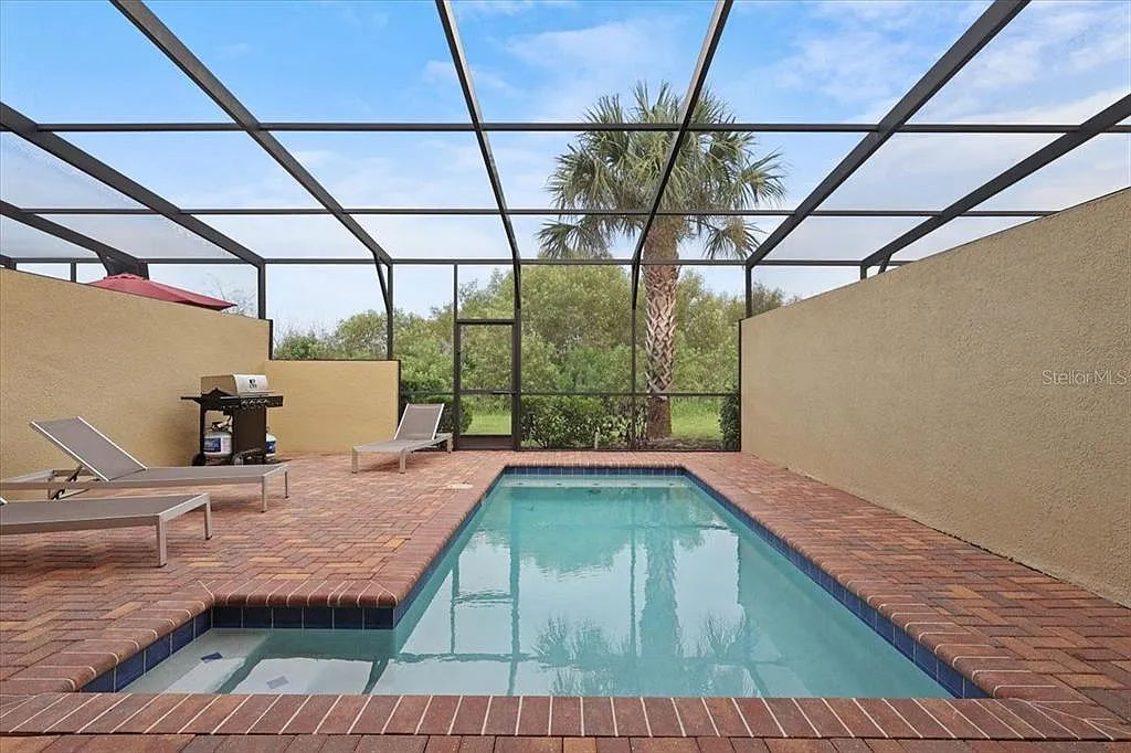 5 bed, 4.5 bath, 2076 sqft, $3,100 — Photo 2
