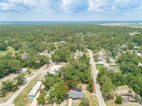 216 15th St, Apalachicola, FL 32320