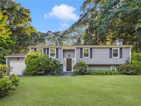 34 Bea Dr, North Kingstown, RI 02852