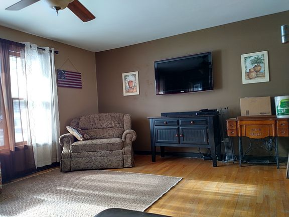 4th image of 6852 Park Ln.