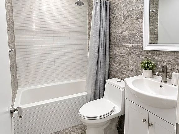 5th image of 81 Carlton Ave APT 2
