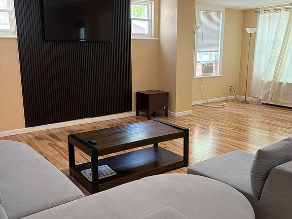 3rd image of 25 N Aberdeen Pl