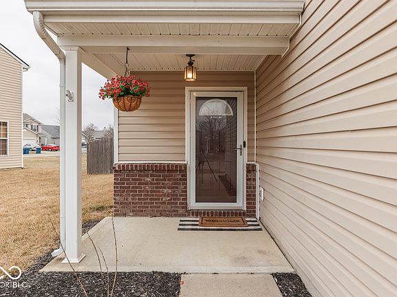 4th image of 15457 Old Pond Cir
