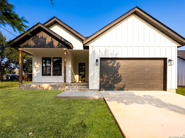 1053 Live Oak DR, Spring Branch, TX 78070