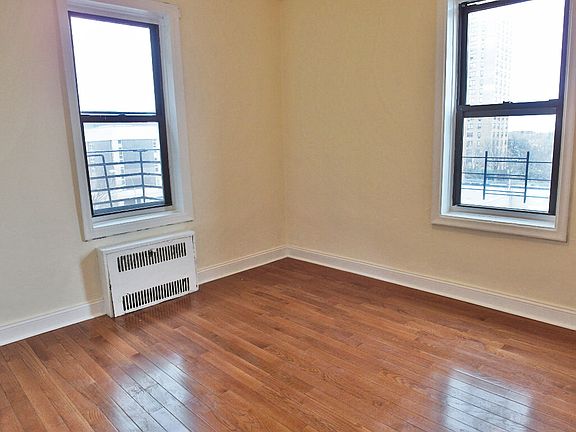 4th image of 1035 Washington Ave APT 4N
