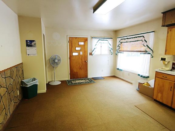 5th image of 2219 Oak St