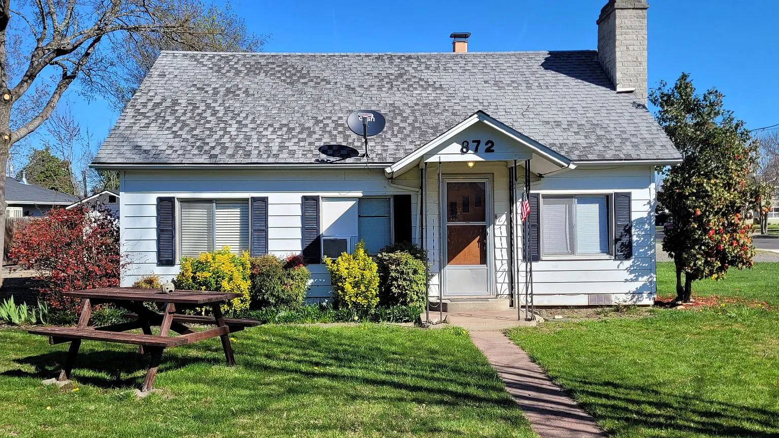 Cozy & Spacious Home for Rent — Photo 1