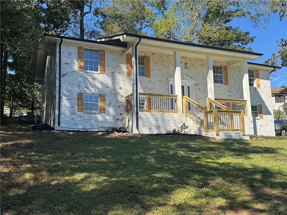 1st image of 4004 Pinewood Dr SE