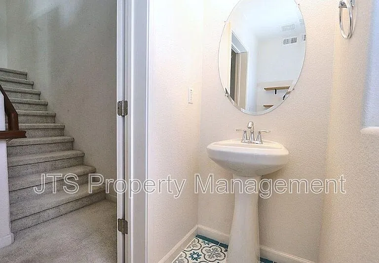 10921 Oakham Dr — Photo 15
