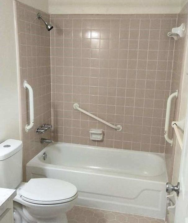1st image of 122 W Hancock St #124