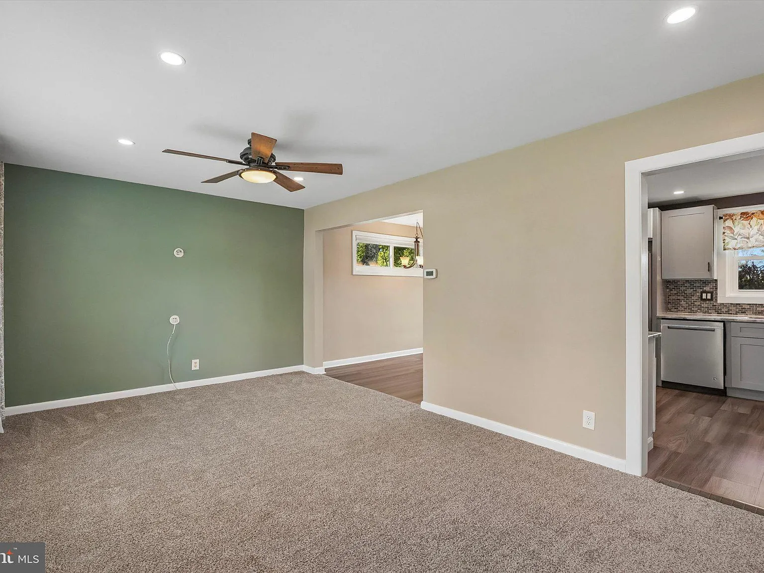 3 bed, 1.5 bath, 1562 sqft, $3,200 — Photo 4