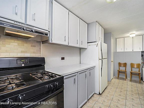 5th image of 546 Pembroke Dr