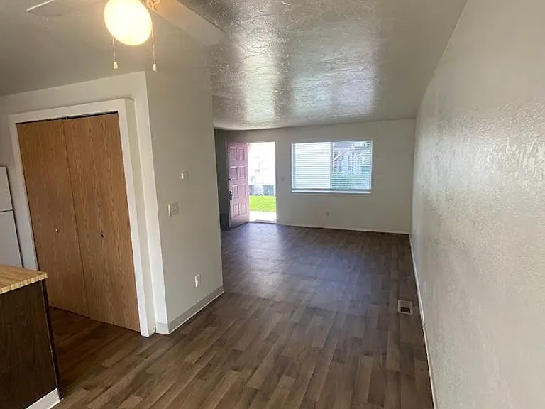 1216 S Juniper St — Photo 6