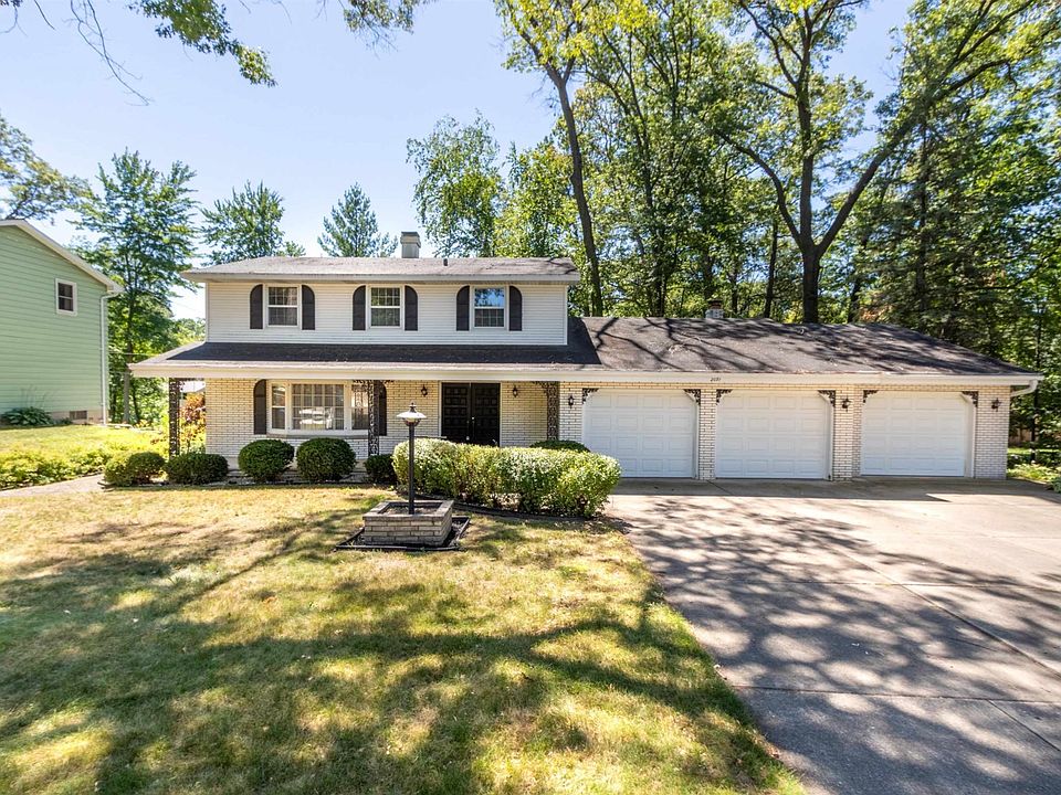 Welcome home to 2091 Shamrock