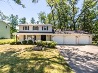 2091 Shamrock Ln, Green Bay, WI 54304