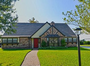 1910 Port Royal Dr, Houston, TX 77058