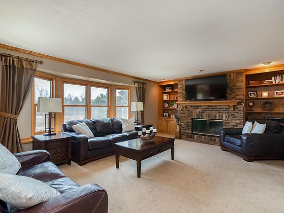 3rd image of 352 Woodside Dr