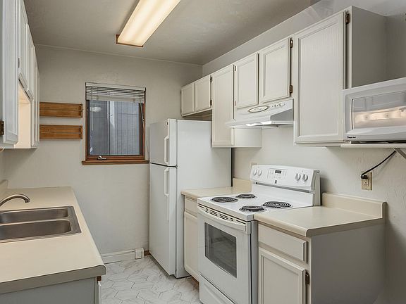 5th image of 1018 Dogwood St APT 205
