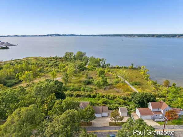 1524 Lakeshore Dr, Muskegon, MI 49441