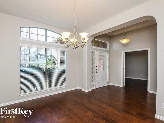 3rd image of 937 Tara Dr