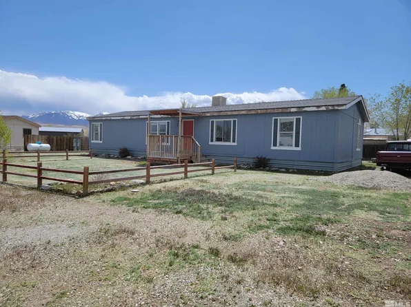 14 Wildcat Ln, Round Mountain, NV 89045