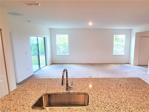 3rd image of 5135 Bristo St