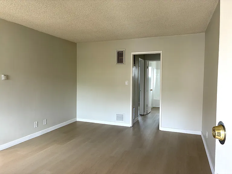 319 N Kenwood St #8 — Photo 14
