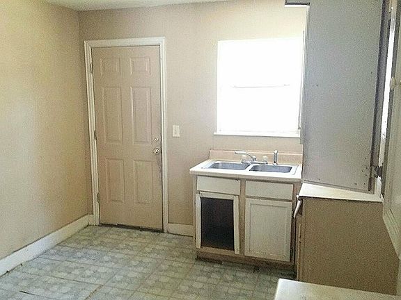 4th image of 7618 Lockwood Dr