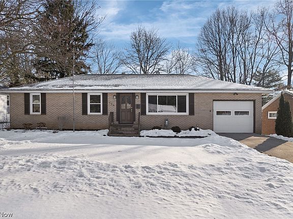 3rd image of 136 S Metzger Ave