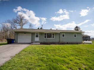 16570 Powerline Rd, Clarendon, NY 14470