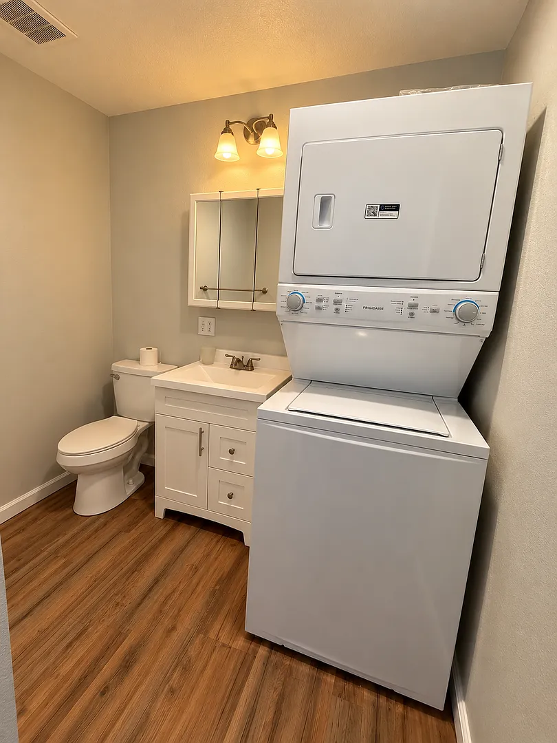 6403 East Court (FRONT) — Photo 4