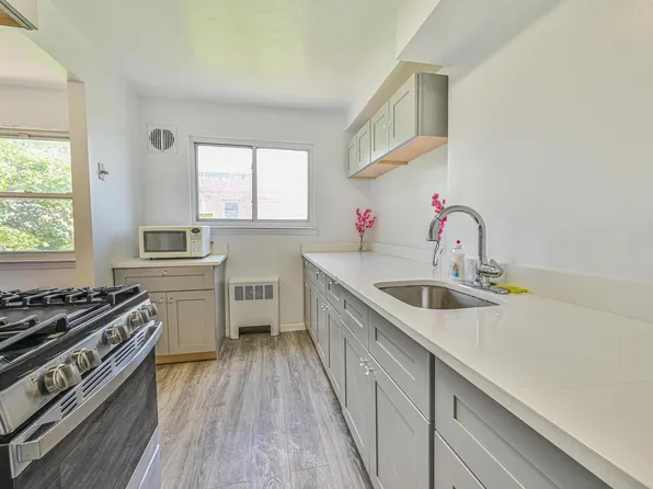 150-01 Horace Harding Boulevard image 6 of 17