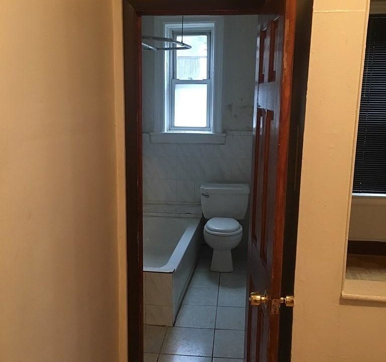 2nd image of 385 E 96th St APT 2R